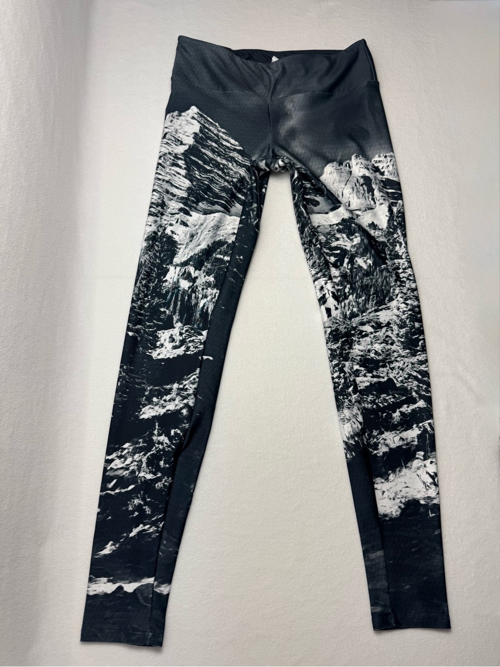 Mellivora Maroon Bells Mountain Print Leggings